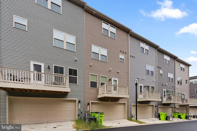 $570,000 | 2815 Battersea Lk Loop, Hyattsville, MD 20782