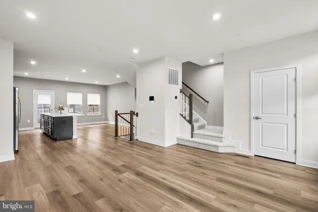 $570,000 | 2815 Battersea Lk Loop, Hyattsville, MD 20782