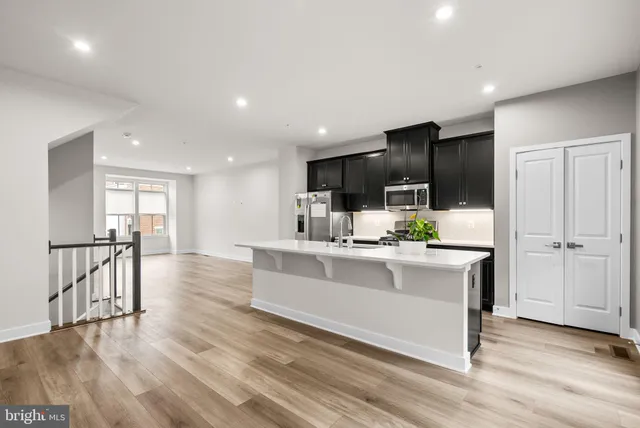 $570,000 | 2815 Battersea Lk Loop, Hyattsville, MD 20782