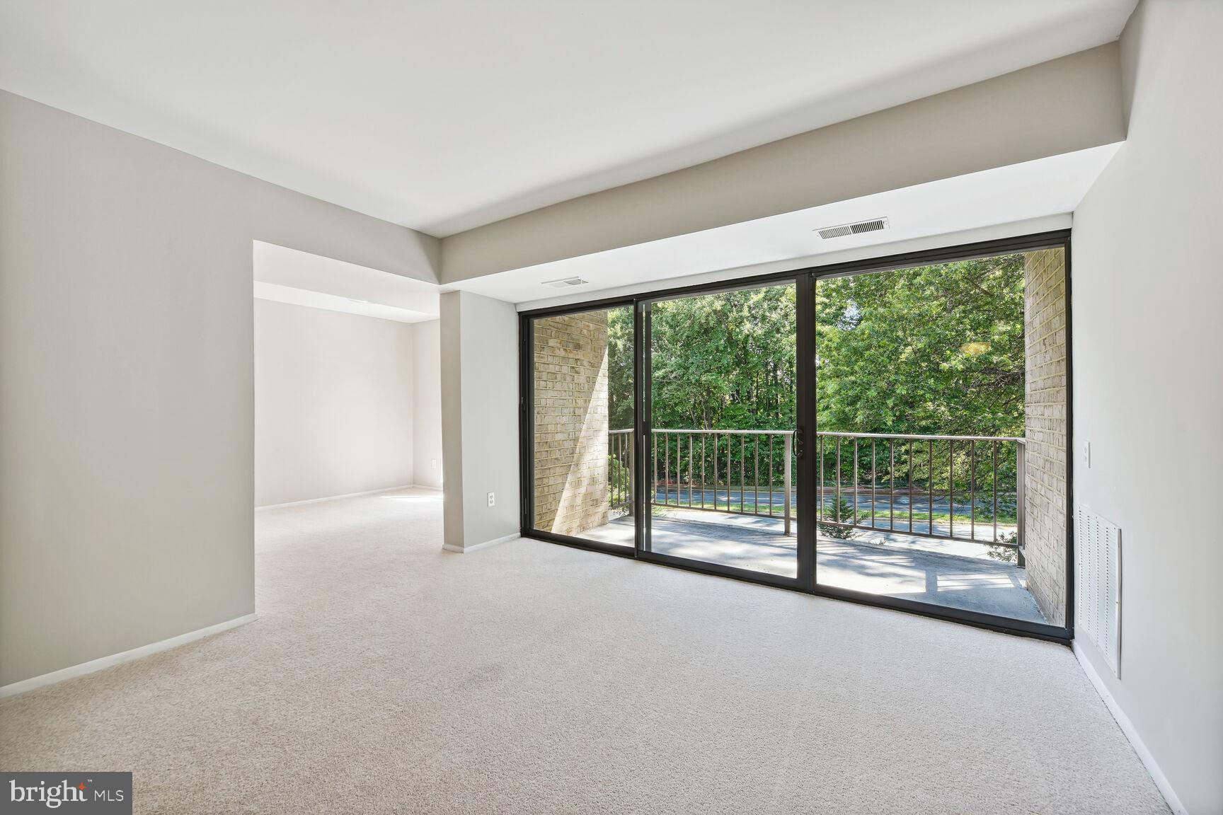 2063 Royal Fern Court, Unit 21BCON Reston, VA 20191 - Photo 12 of 33 Living room