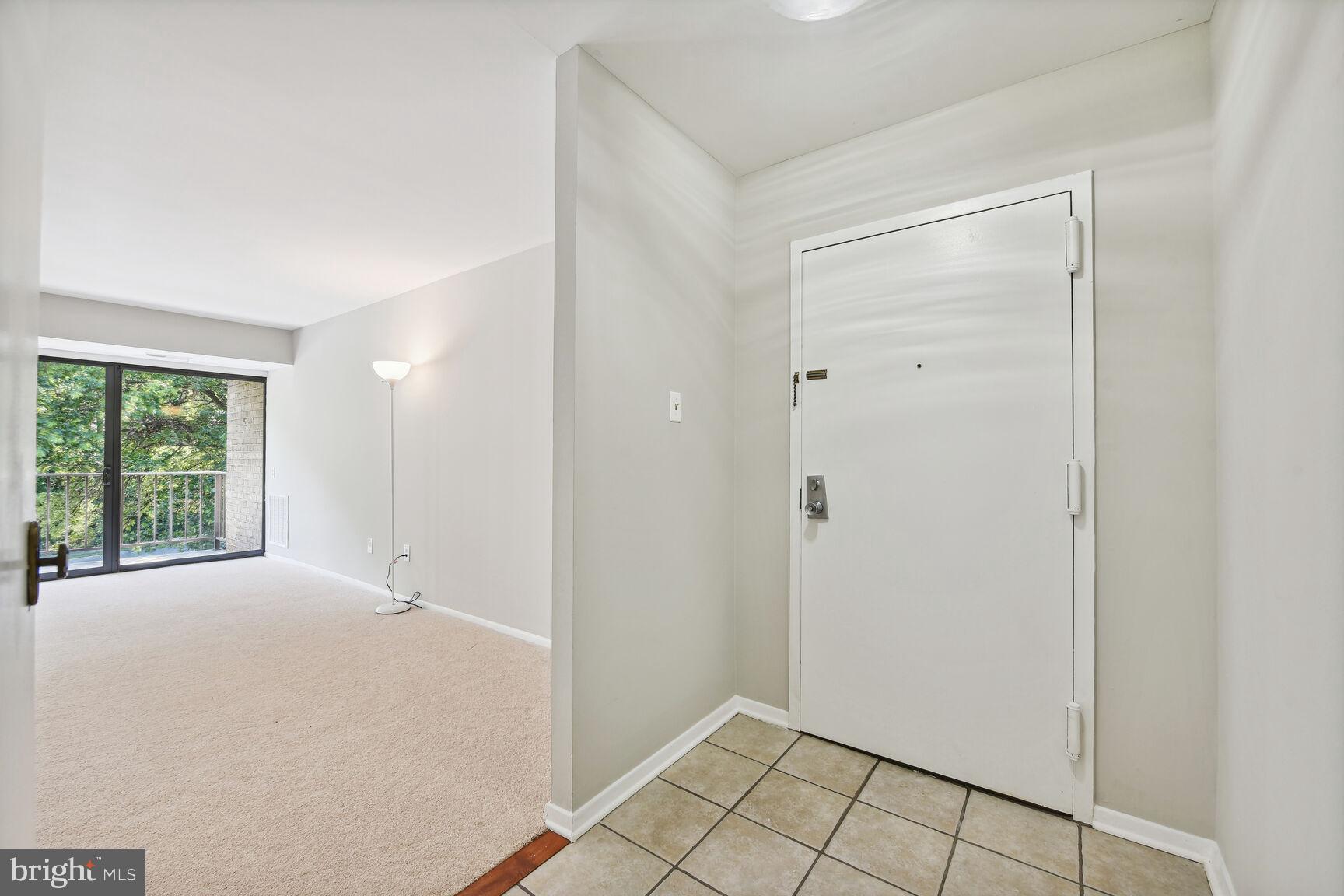 2063 Royal Fern Court, Unit 21BCON Reston, VA 20191 - Photo 8 of 33 Entryway