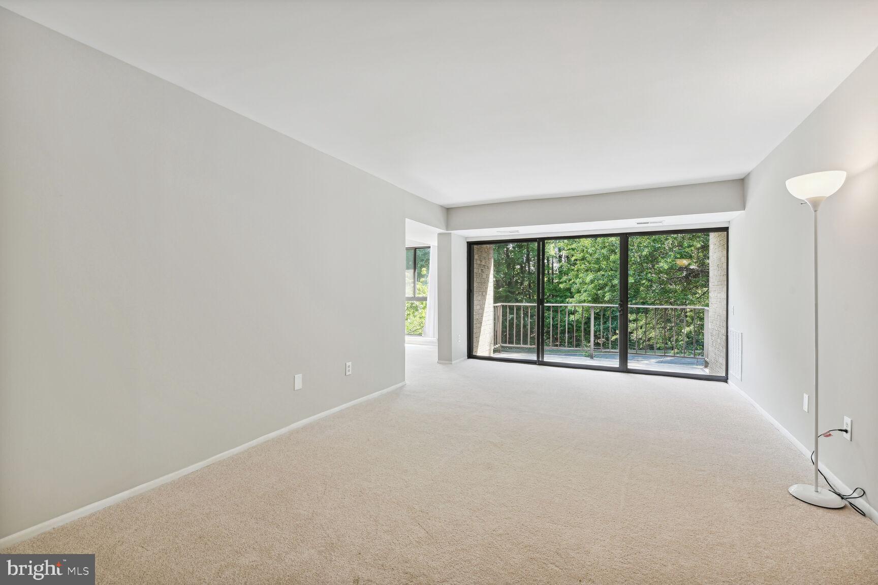 2063 Royal Fern Court, Unit 21BCON Reston, VA 20191 - Photo 9 of 33 Living room