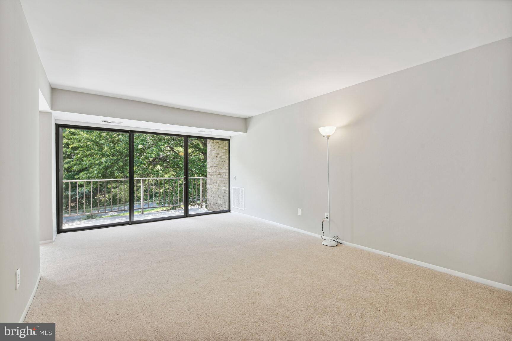 2063 Royal Fern Court, Unit 21BCON Reston, VA 20191 - Photo 10 of 33 Living room