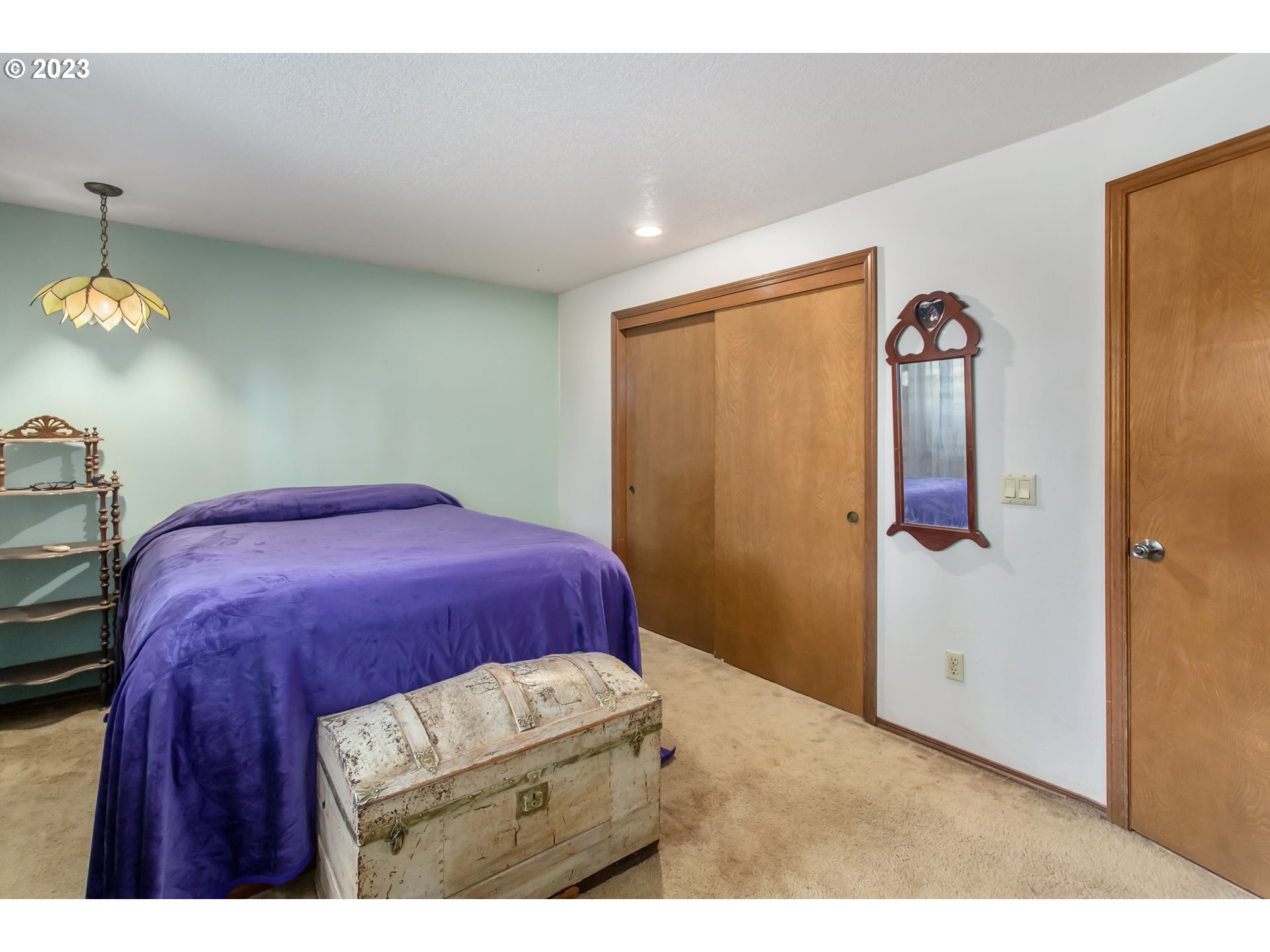 12705 Southeast Kelly Street Portland, OR 97236 - Photo 12 of 33 a view of a livingroom with a dresser