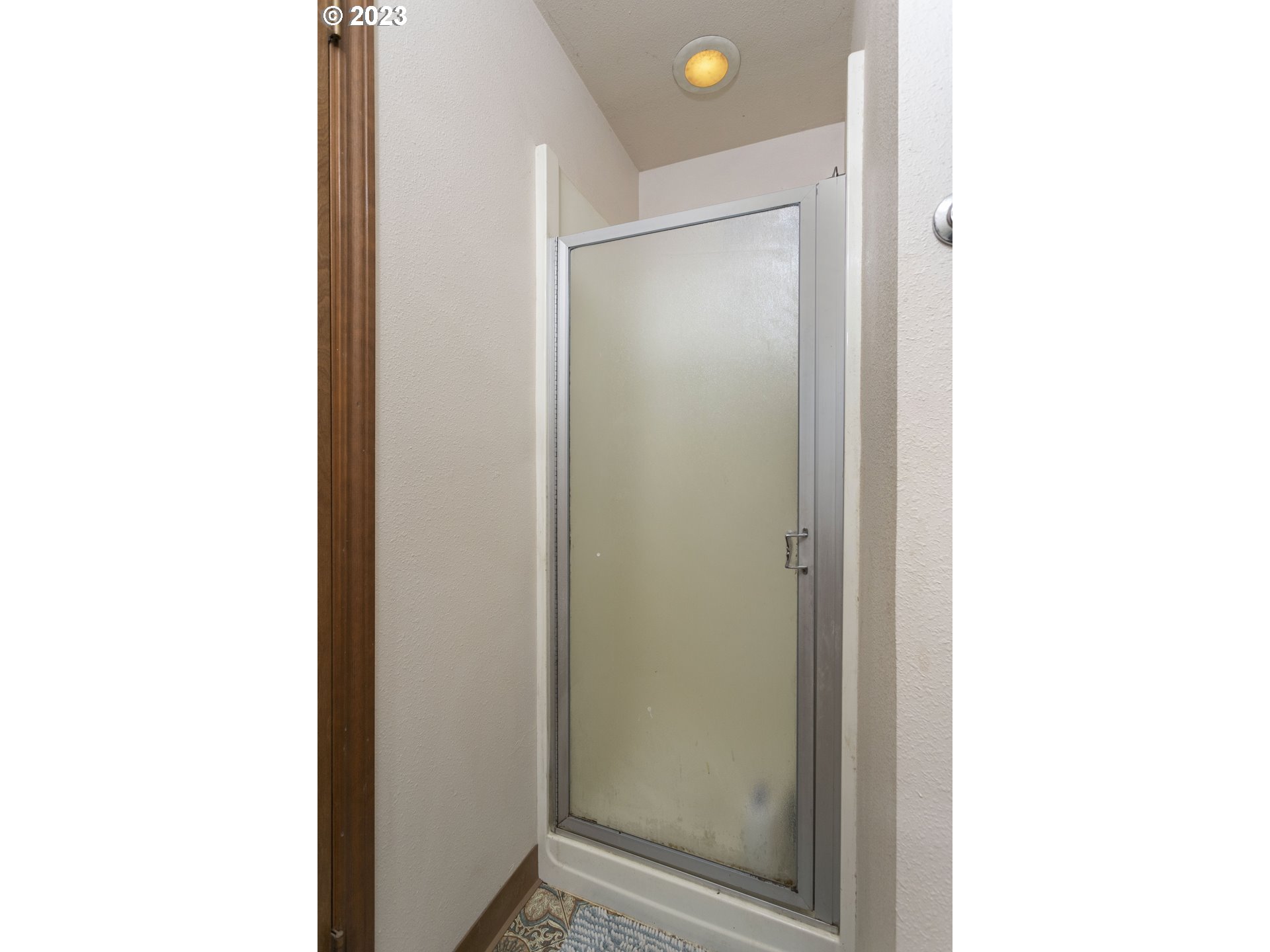 12705 Southeast Kelly Street Portland, OR 97236 - Photo 16 of 33 a view of a bathroom