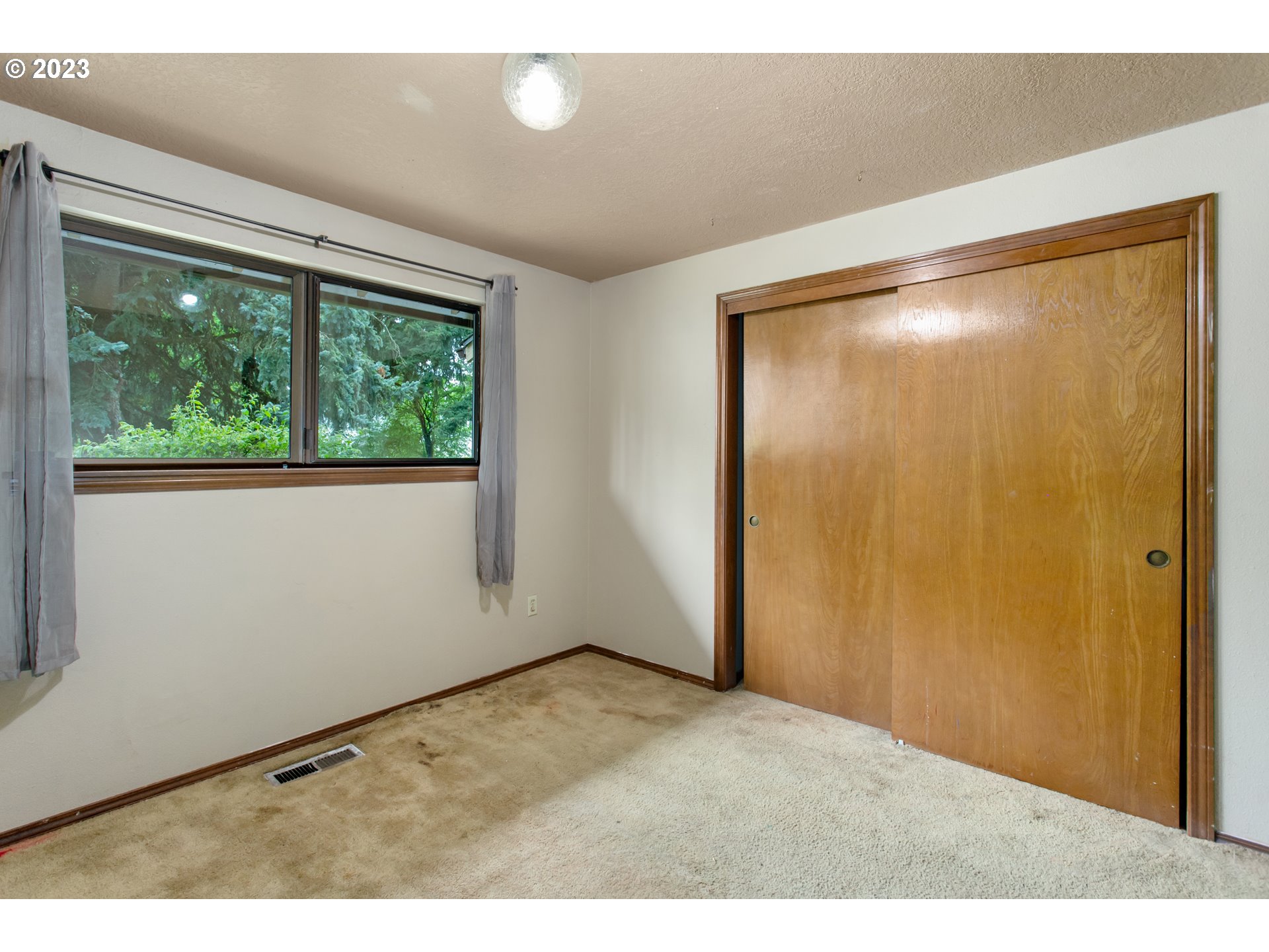 12705 Southeast Kelly Street Portland, OR 97236 - Photo 22 of 33 a view of an empty room with a window