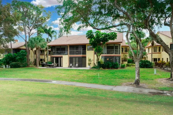 $375,000 | 5355 10th Fairway Drive, Unit 1, Delray Beach, FL 33484