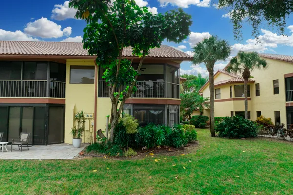 $375,000 | 5355 10th Fairway Drive, Unit 1, Delray Beach, FL 33484