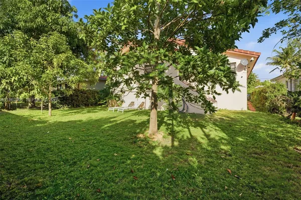 $1,650,000 | 9208 Emerson Avenue, Surfside, FL 33154