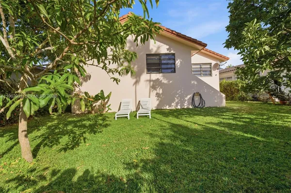 $1,650,000 | 9208 Emerson Avenue, Surfside, FL 33154