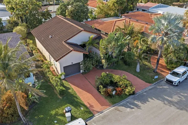 $1,650,000 | 9208 Emerson Avenue, Surfside, FL 33154