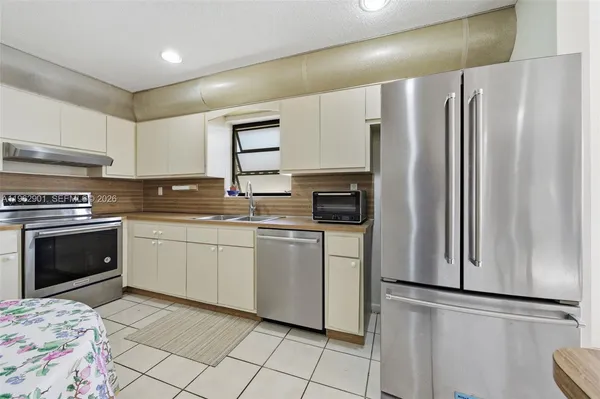 $1,650,000 | 9208 Emerson Avenue, Surfside, FL 33154