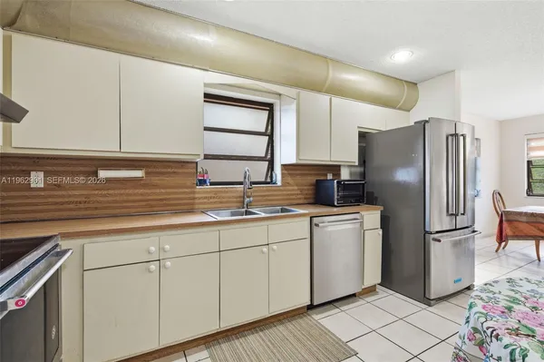 $1,650,000 | 9208 Emerson Avenue, Surfside, FL 33154