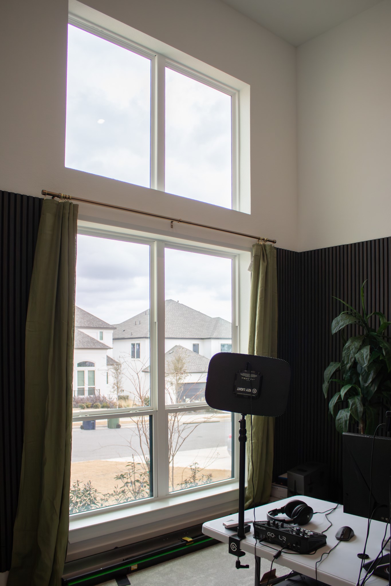 1709 Novara Trail Leander, TX 78641 - Photo 5 of 40 Workout room featuring a residential view