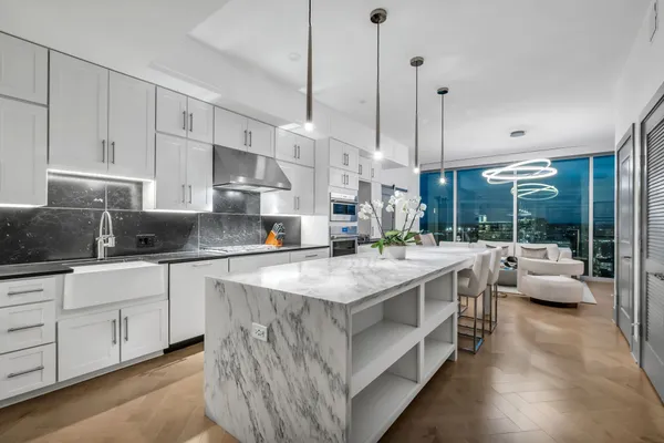 $1,850,000 | 1616 West End Avenue, Unit 2201, Nashville, TN 37203