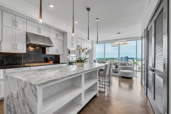 $1,850,000 | 1616 West End Avenue, Unit 2201, Nashville, TN 37203