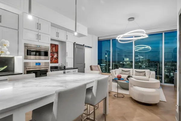 $1,850,000 | 1616 West End Avenue, Unit 2201, Nashville, TN 37203