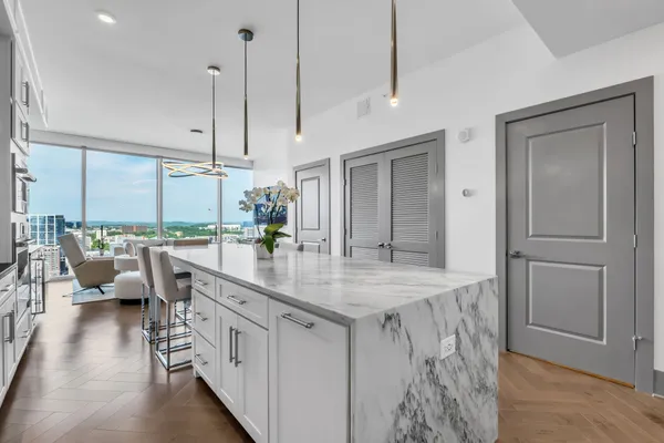$1,850,000 | 1616 West End Avenue, Unit 2201, Nashville, TN 37203