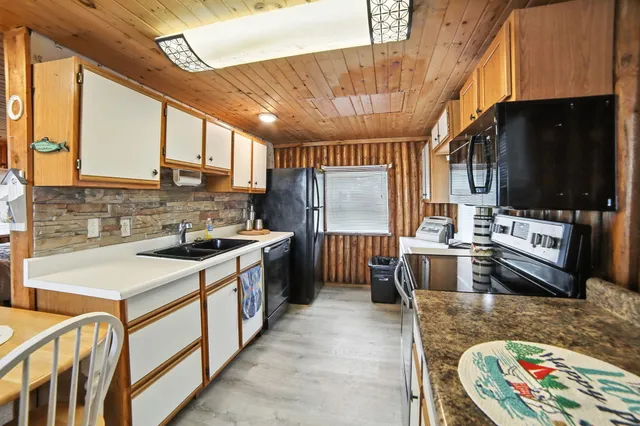 $280,000 | 19360 West Chippewa Drive, Evart, MI 49631