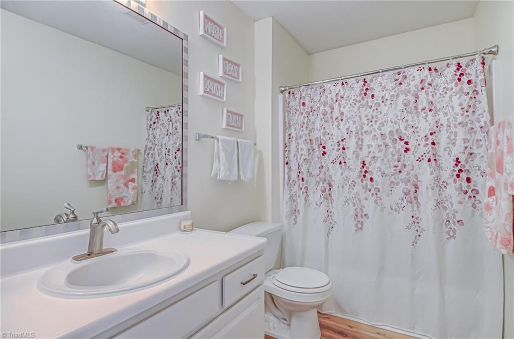2640 Ingleside Drive, Unit 2D High Point, NC 27265 - Photo 19 of 27 Full bathroom along the bedroom hallway.