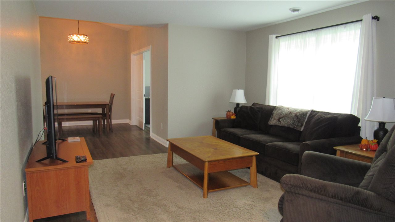 309 Springer Drive Butler, IN 46721 - Photo 2 of 32