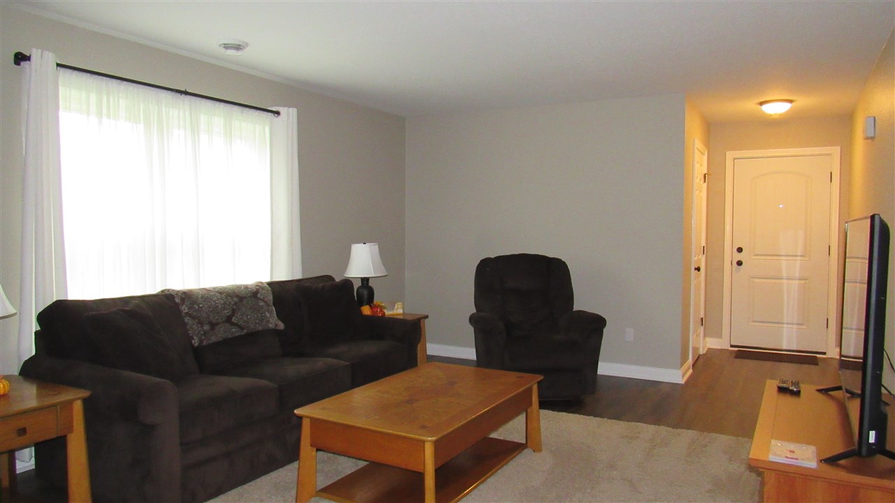 309 Springer Drive Butler, IN 46721 - Photo 3 of 32