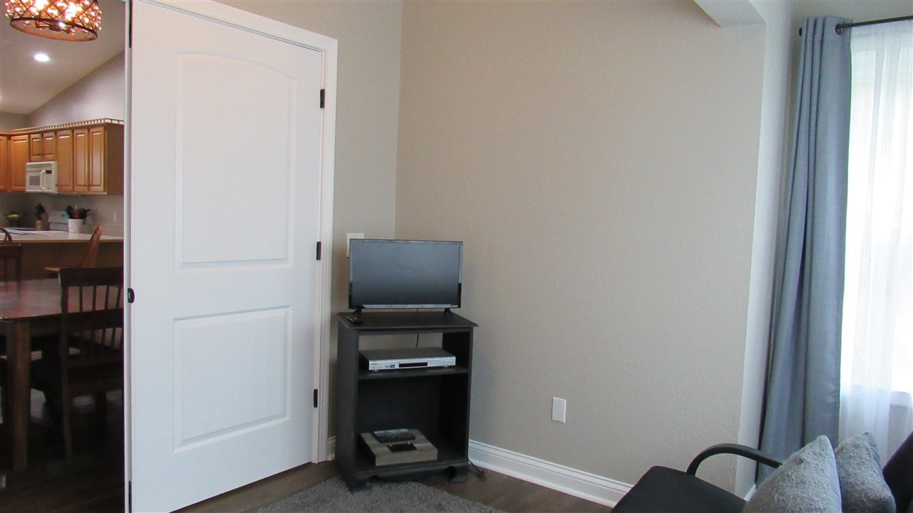 309 Springer Drive Butler, IN 46721 - Photo 6 of 32