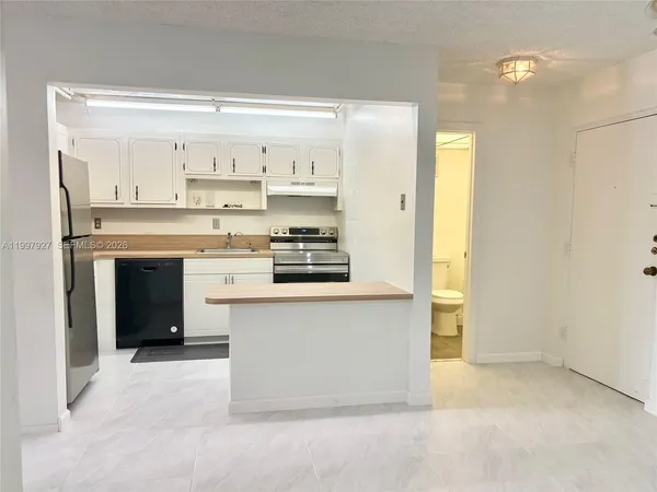 $1,650 | 7300 Northwest 17th Street, Unit 216, Plantation, FL 33313