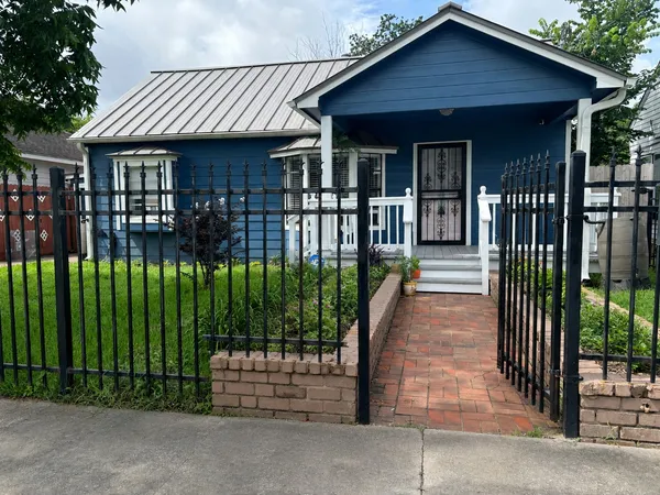 $295,000 | 5738 Newport Street, Houston, TX 77023
