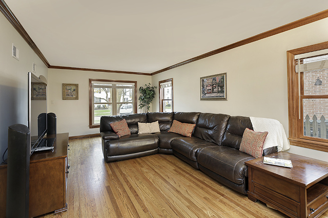 2114 Illinois Road Northbrook, IL 60062 - Photo 2 of 9