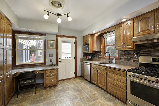 2114 Illinois Road Northbrook, IL 60062 - Photo 3 of 9