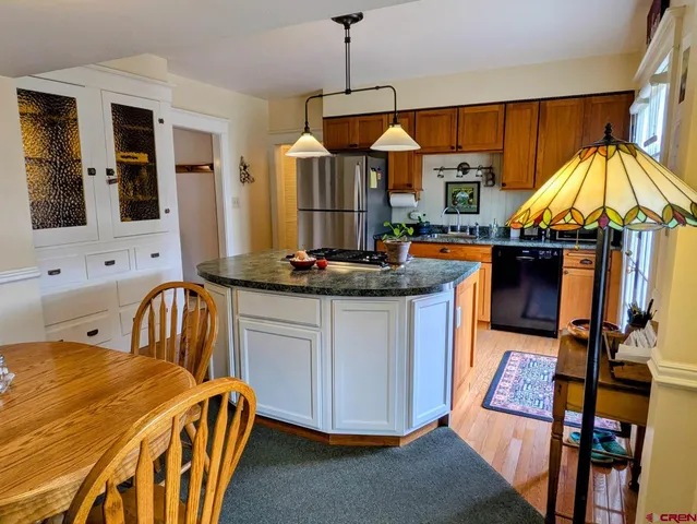 a kitchen that has a lot of cabinets in it