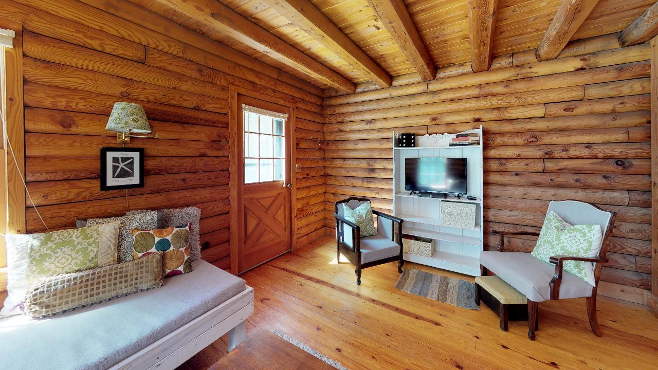 132 Thunder Ridge Road Huddleston, VA 24104 - Photo 25 of 62 132-Thunder-Ridge-Road-Living-Room(1)