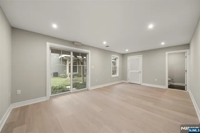 $975,000 | 25 Division Street, Unit 403, Cresskill, NJ 07626