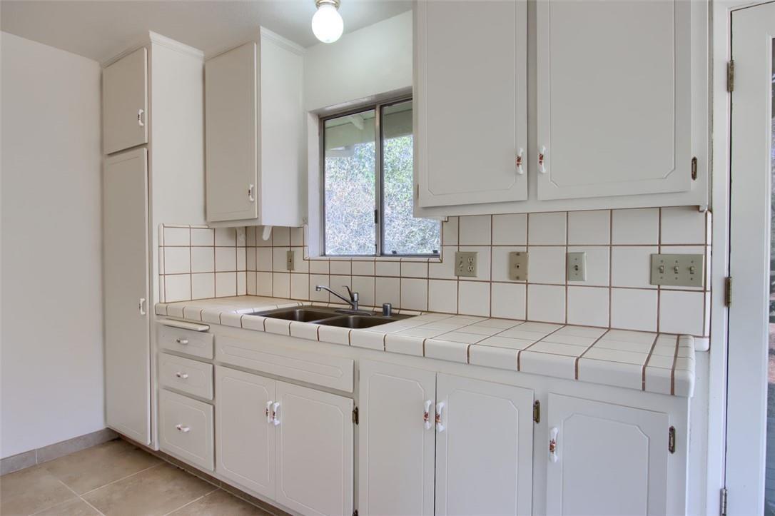 34114 Polk Ranch Road Coarsegold, CA 93614 - Photo 44 of 70 ADU Kitchen