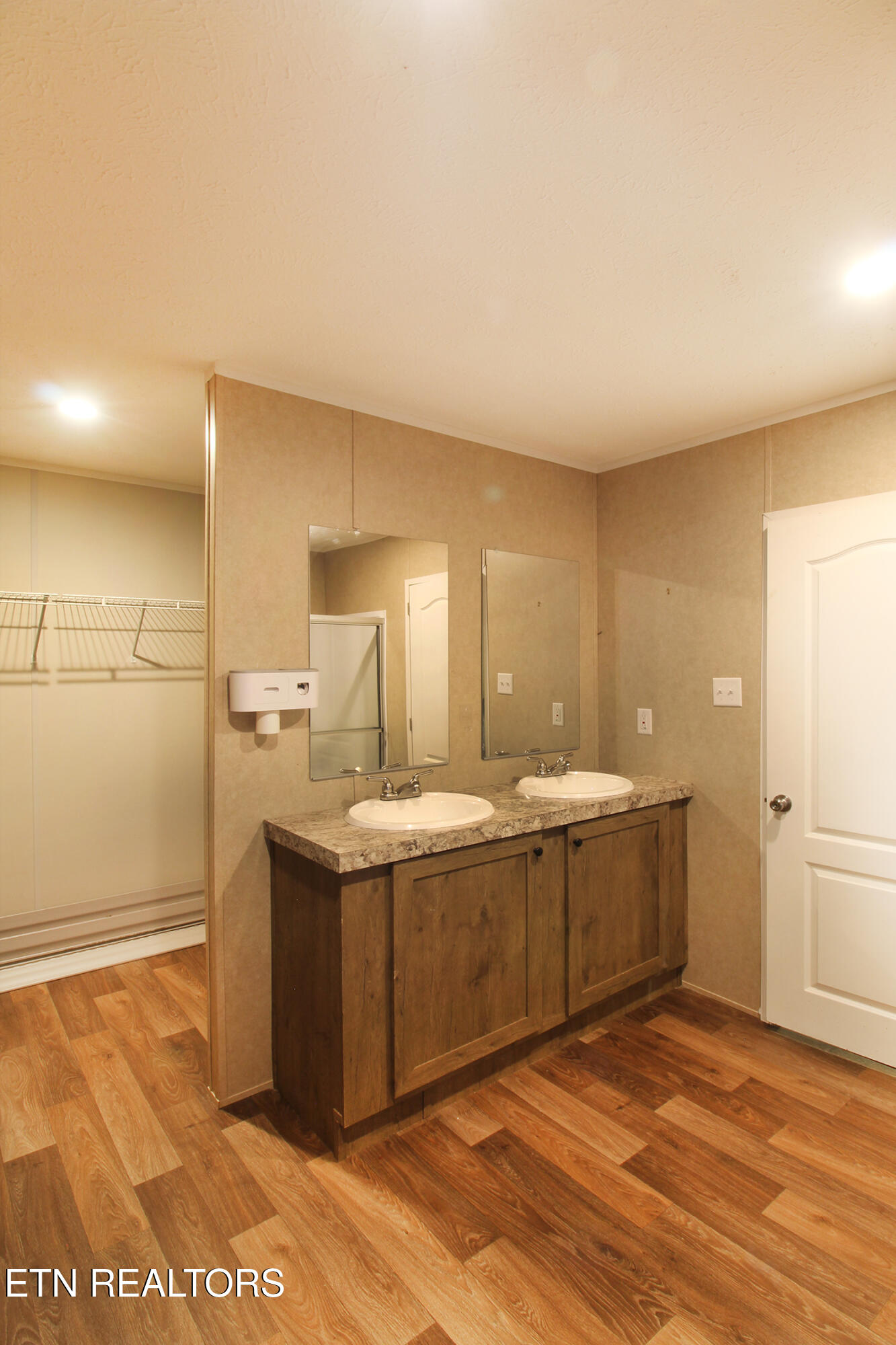 9501 Crisman Road Heiskell, TN 37754 - Photo 11 of 28 Master Bathroom