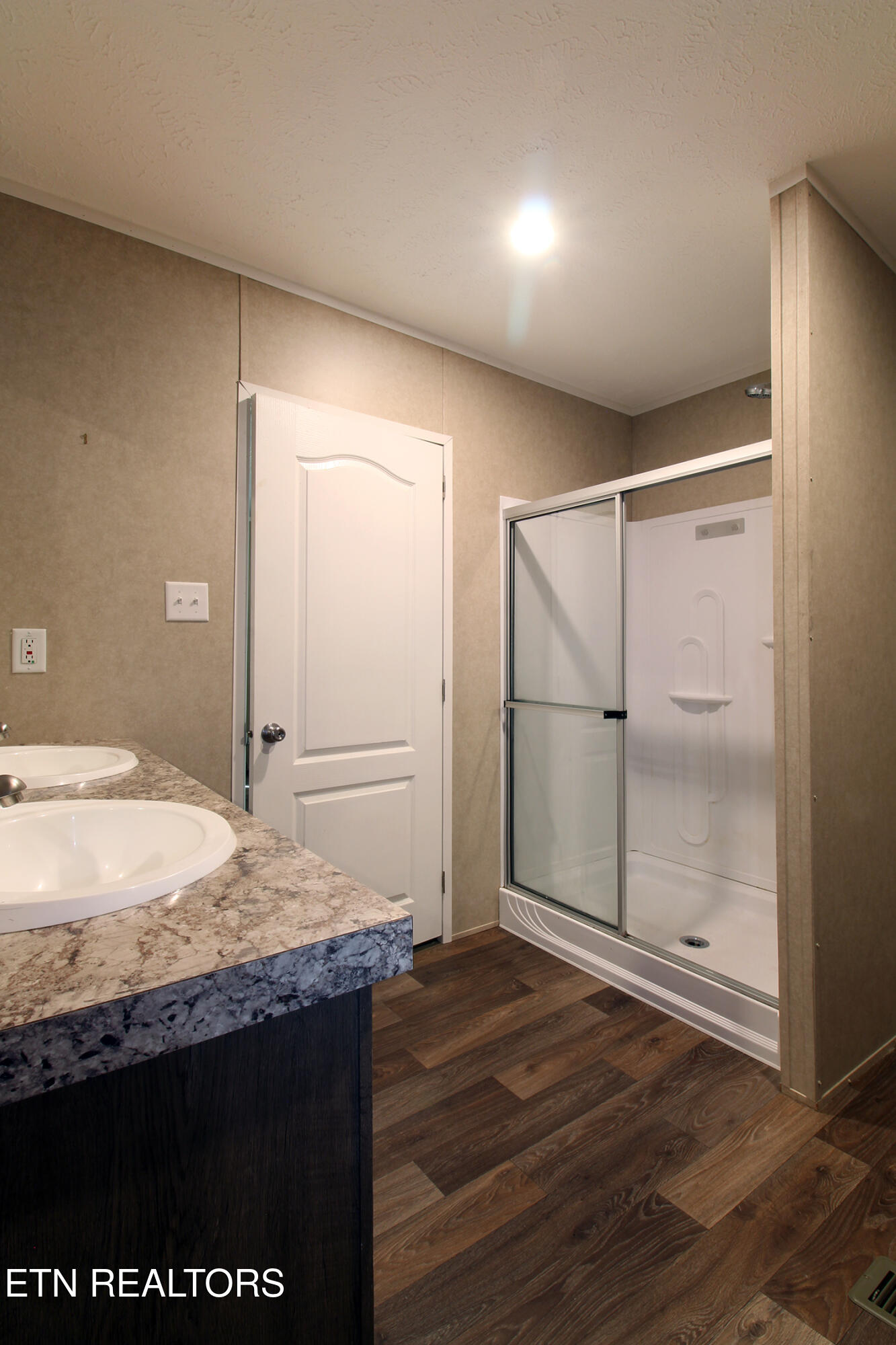 9501 Crisman Road Heiskell, TN 37754 - Photo 12 of 28 Master Bathroom