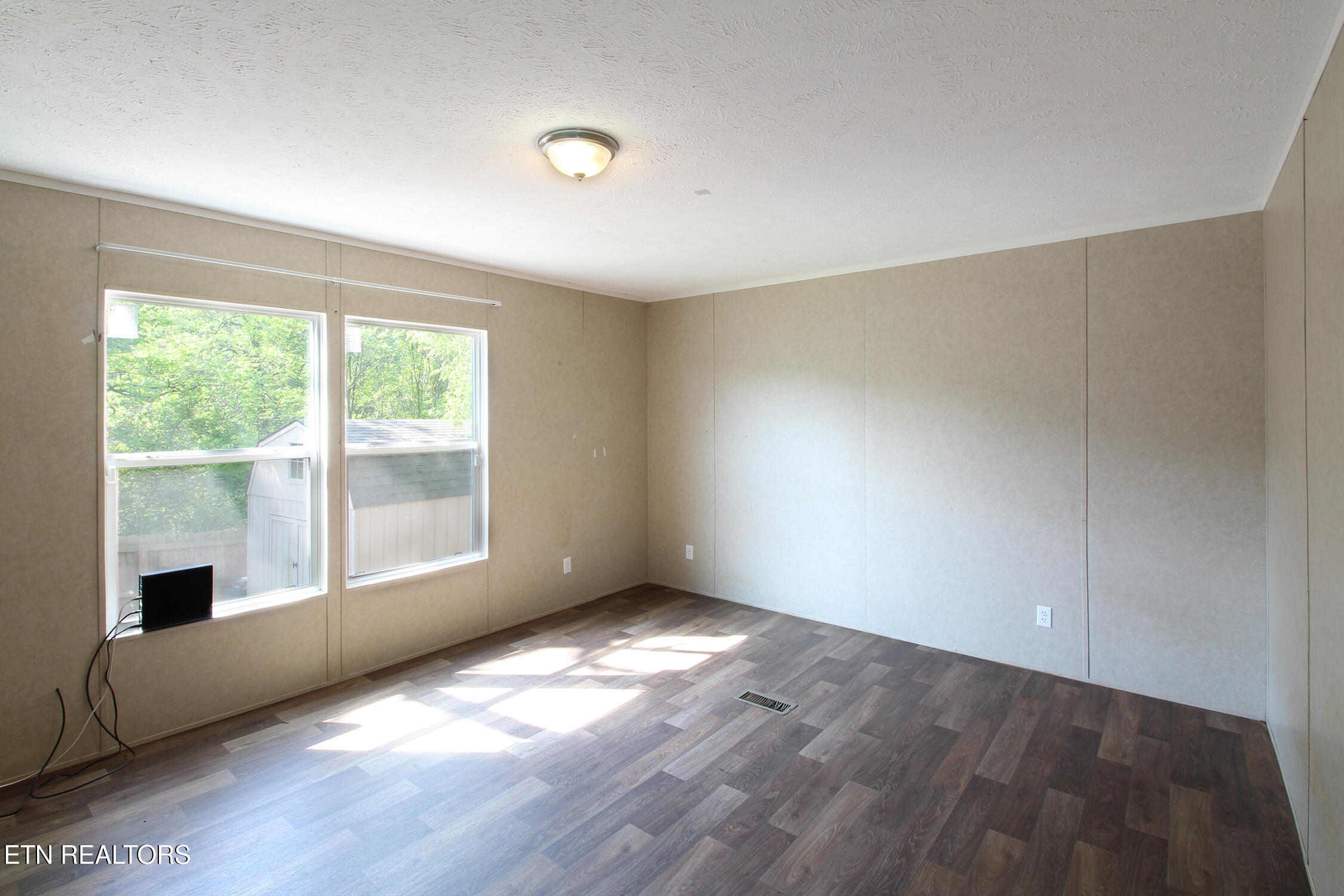 9501 Crisman Road Heiskell, TN 37754 - Photo 14 of 28 2nd Bedroom