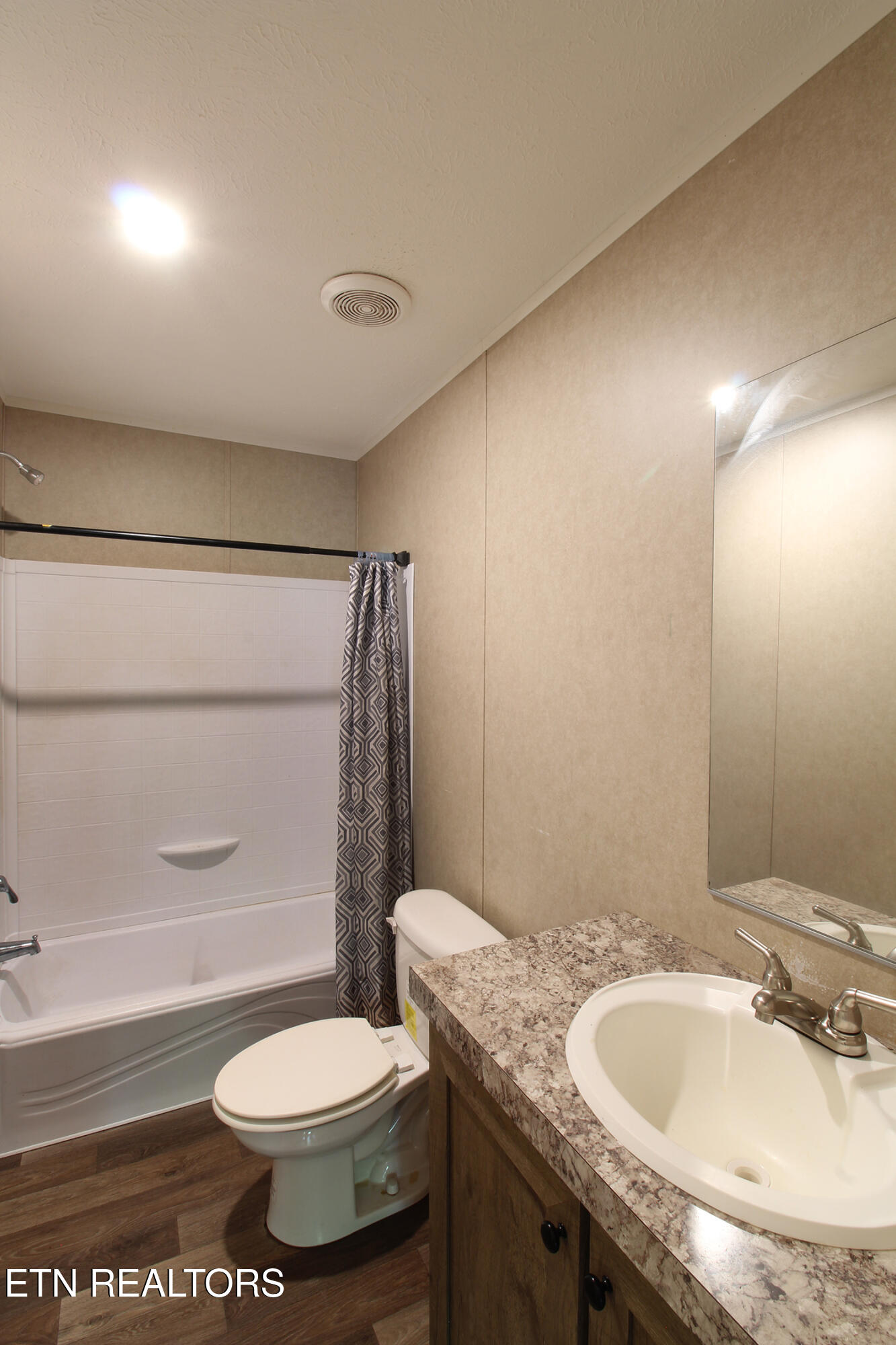 9501 Crisman Road Heiskell, TN 37754 - Photo 17 of 28 2nd Bathroom