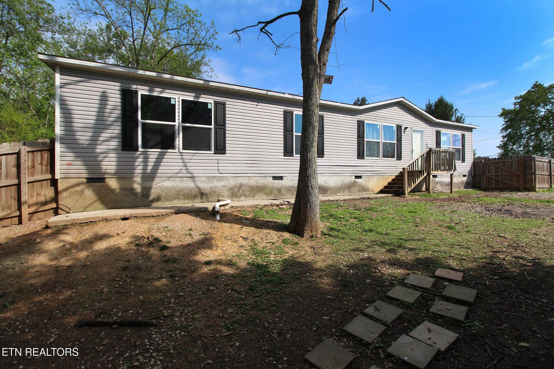 9501 Crisman Road Heiskell, TN 37754 - Photo 19 of 28 Front