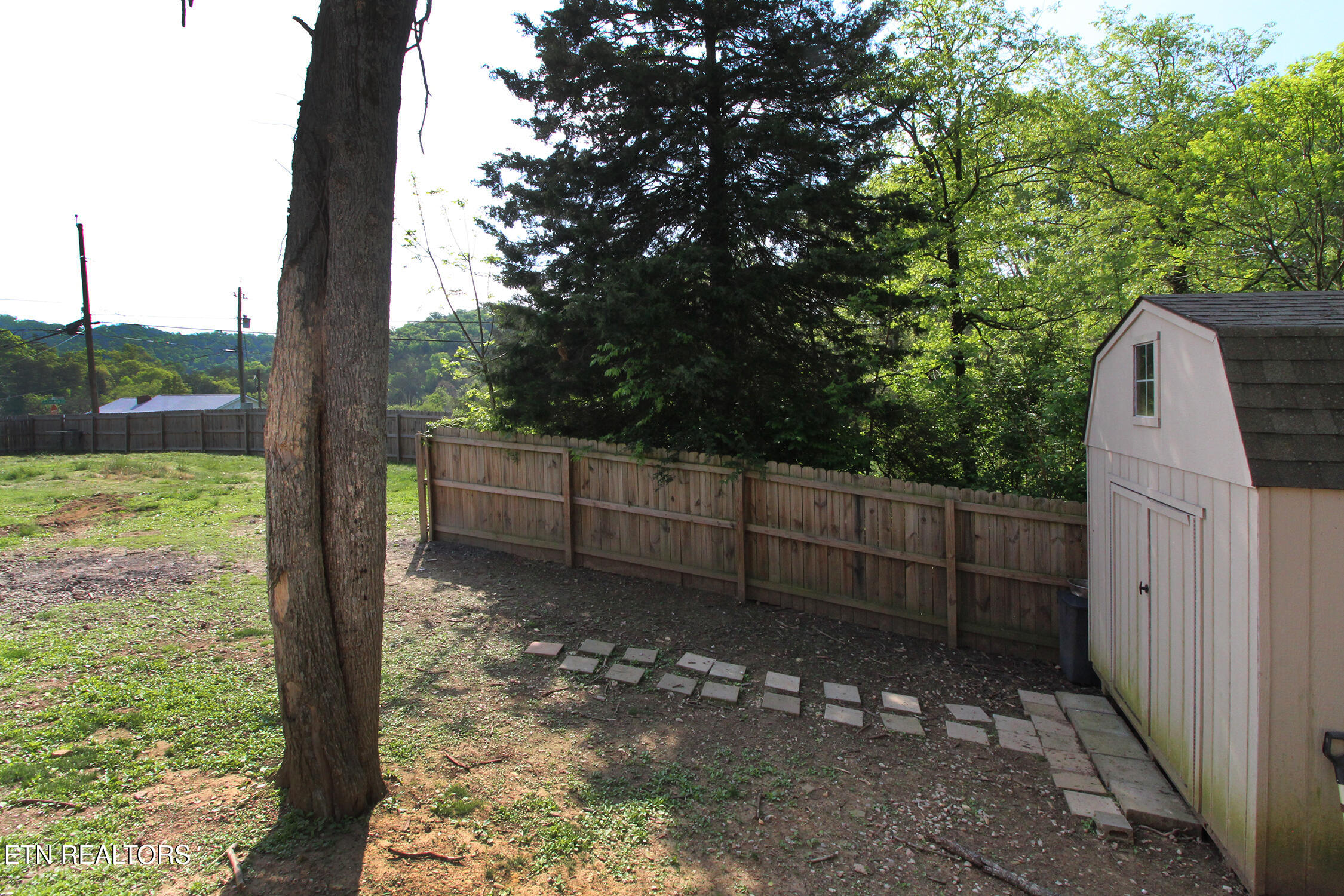 9501 Crisman Road Heiskell, TN 37754 - Photo 24 of 28 Shed