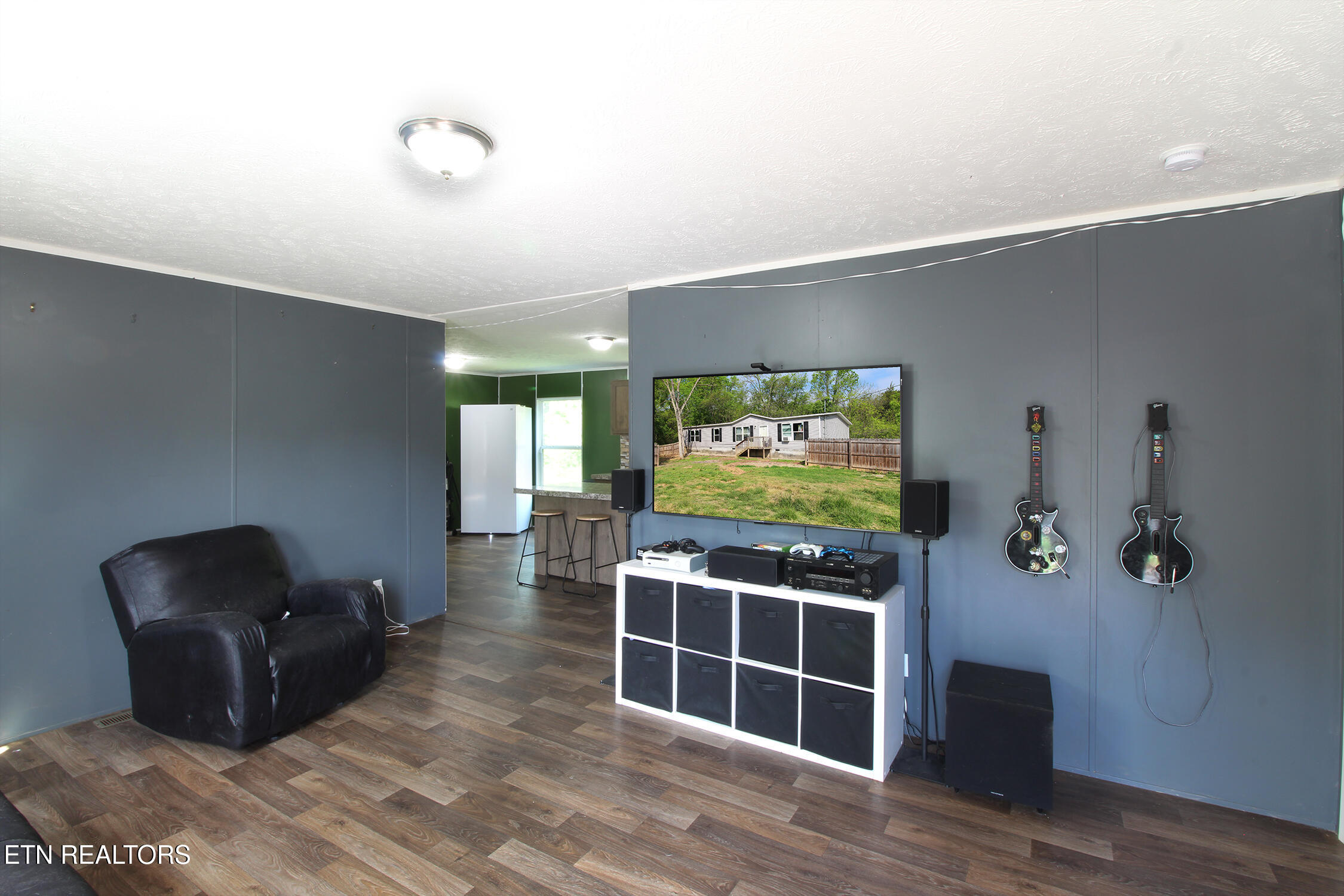 9501 Crisman Road Heiskell, TN 37754 - Photo 5 of 28 Living Room