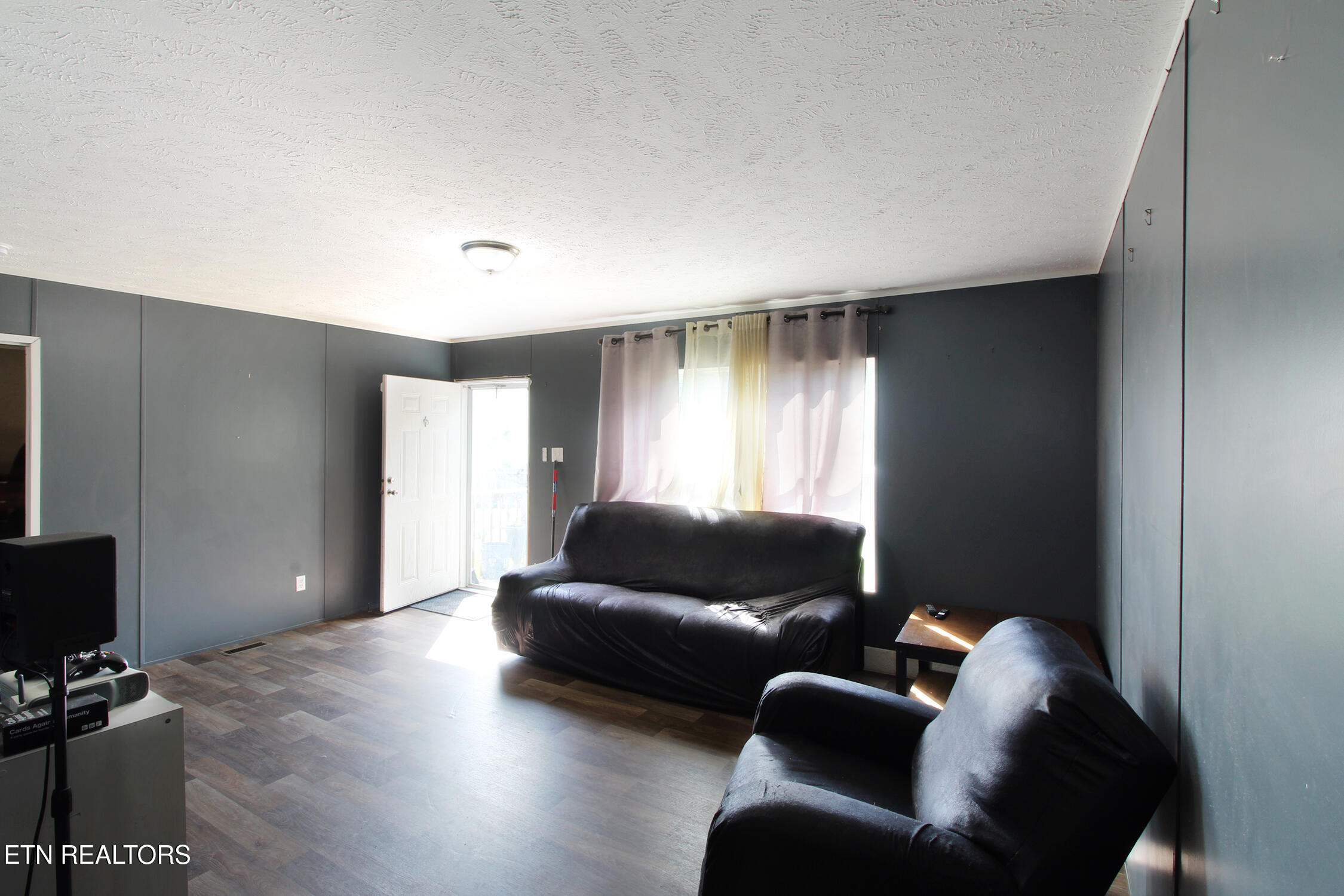 9501 Crisman Road Heiskell, TN 37754 - Photo 7 of 28 Living Room