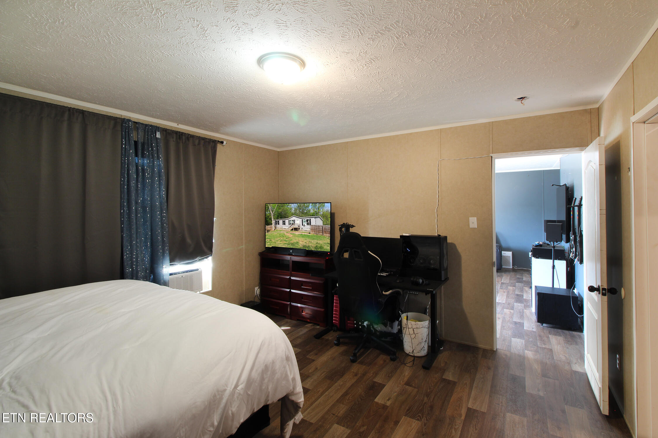 9501 Crisman Road Heiskell, TN 37754 - Photo 8 of 28 Master Bedcroom