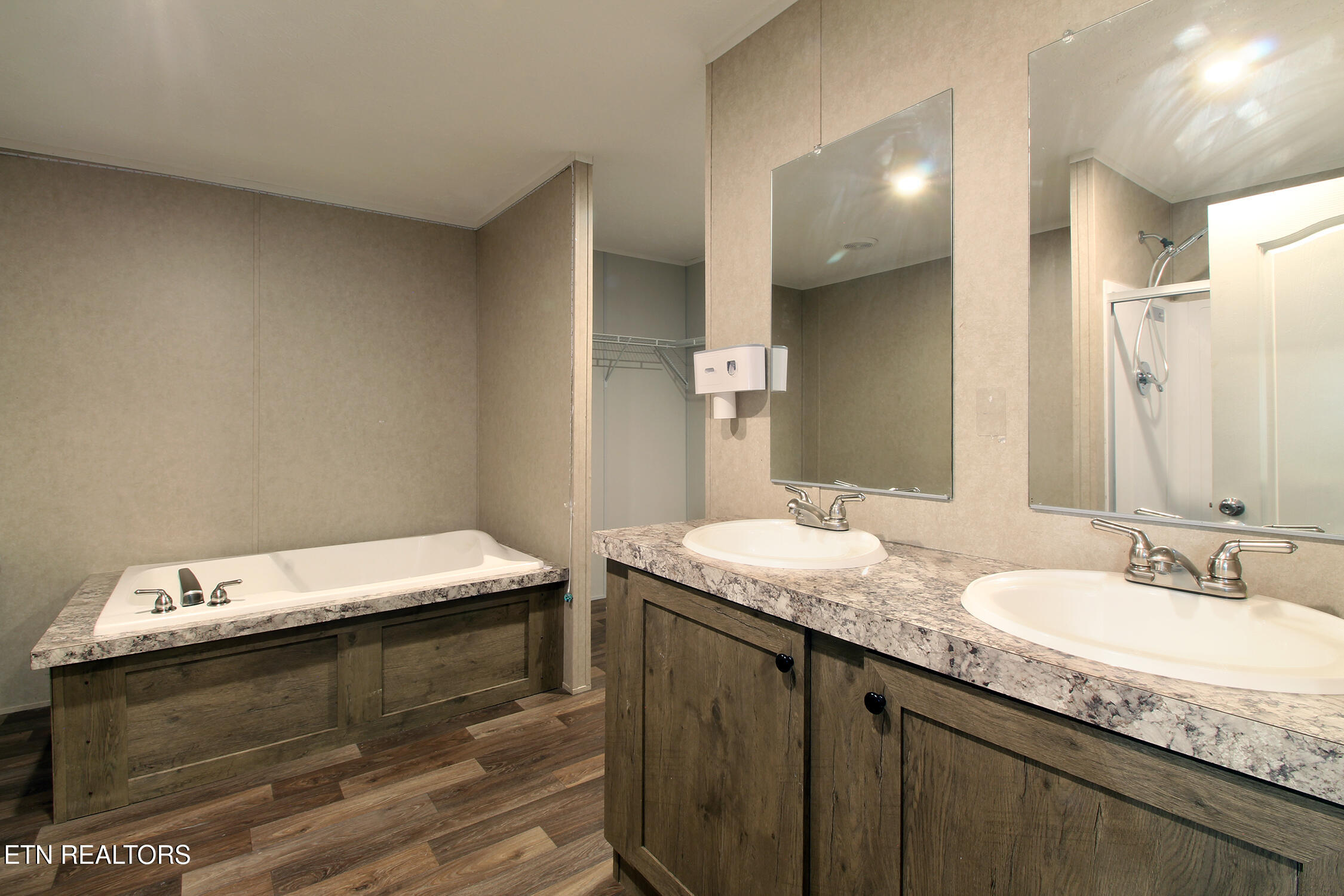 9501 Crisman Road Heiskell, TN 37754 - Photo 10 of 28 Master Bathroom