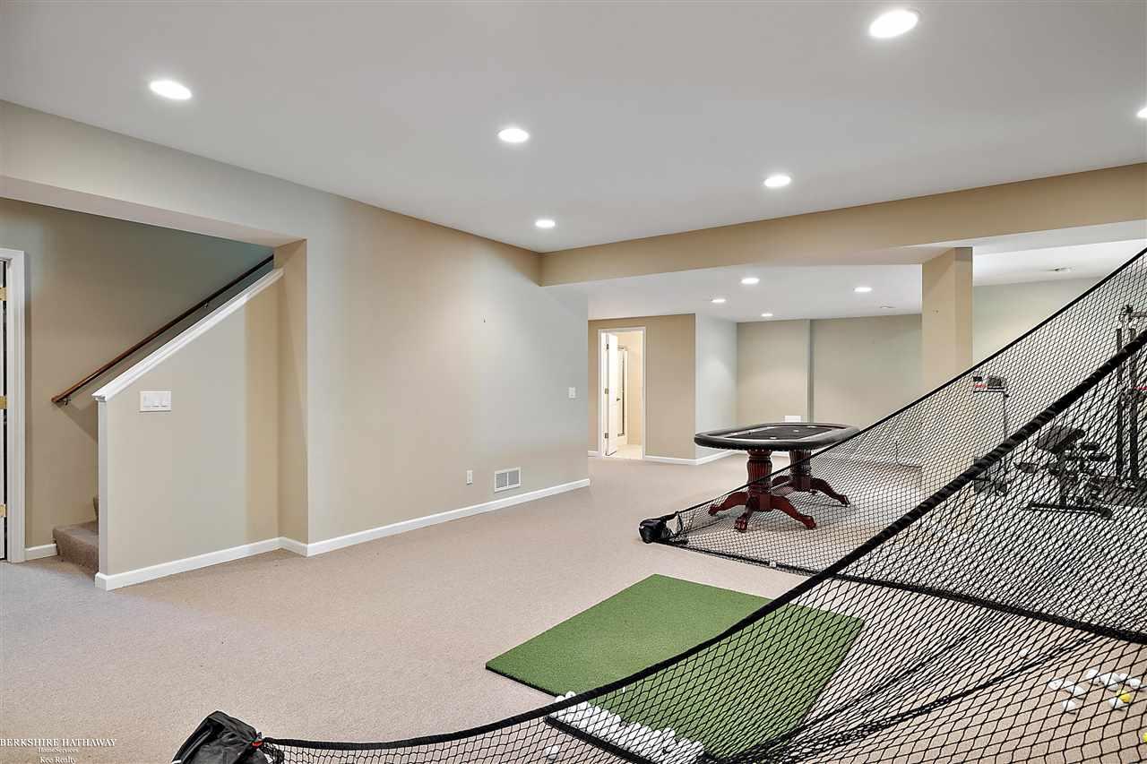 3689 Winding Brk Circle Rochester, MI 48309 - Photo 50 of 51 50079954-53.JPG