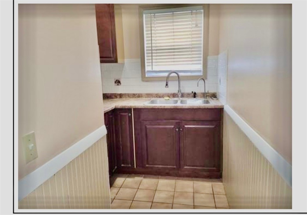 18 Dunnell Avenue Pawtucket, RI 02860 - Photo 4 of 20