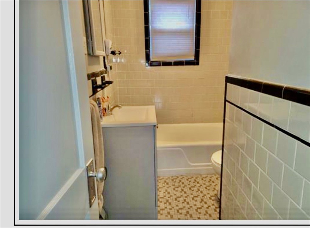 18 Dunnell Avenue Pawtucket, RI 02860 - Photo 9 of 20