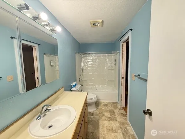 $220,000 | 20156 Vikings Crest Northeast, Unit 7104, Poulsbo, WA 98370