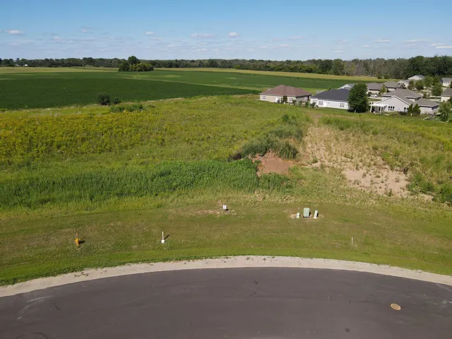 $179,900 | Meadow Lane, Unit 16, Appleton, WI 54913